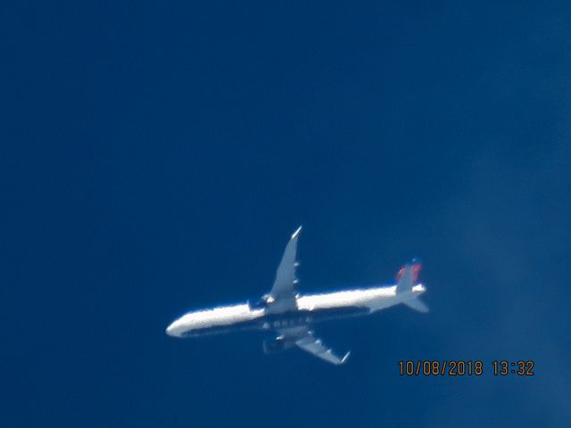 Airbus A321 (N330DX)