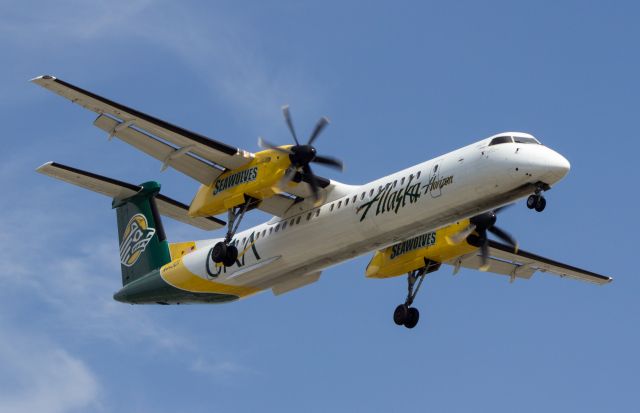 de Havilland Dash 8-400 (N443QX) - The Anchorage Seawolves livery landing at KLAX