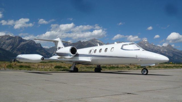 Learjet 35 (N269JR)