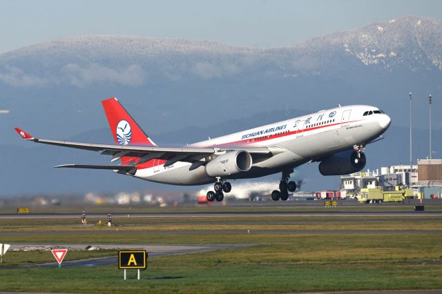 Airbus A330-200 (B-8332)