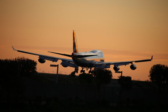 Boeing 747-400 (G-BNLU)
