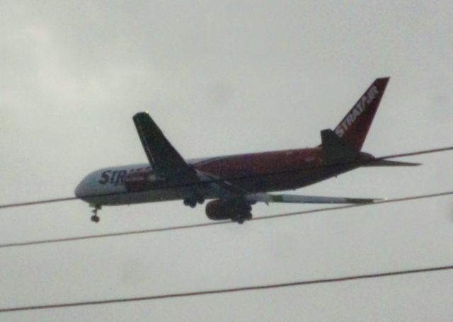 BOEING 767-300 (N351CM)
