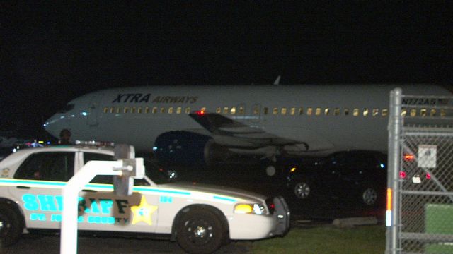 BOEING 737-400 (N772AS) - Arriving in St. Augustine Fl 9/13/12 0022 with Mitt Romney on the Campaign trail.