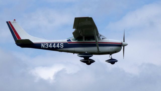 Cessna Skylane (N3444S) - On final is this 1964 Cessna 182G Skylane in the Summer of 2019.
