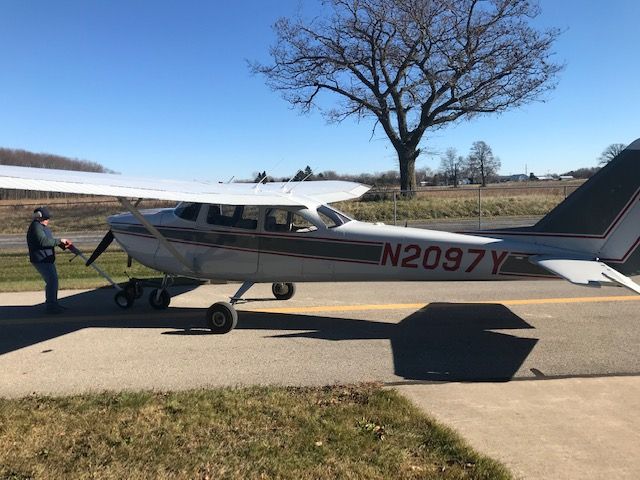 Cessna Skyhawk (N2097Y)