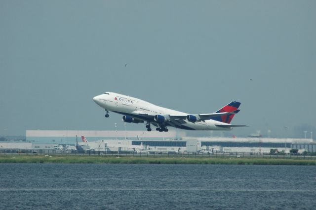 Boeing 747-200 (N664US) - A Delta "Whale" departing JFK in August 2012.