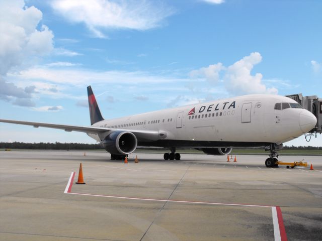 BOEING 767-300 (N153DL) - Delta Air Lines diversion to TLH