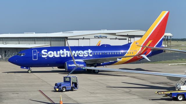 Boeing 737-700 (N951WN) - Taken on August 14, 2022br /br /WN715 to DAL with then-freshly-installed scimitars