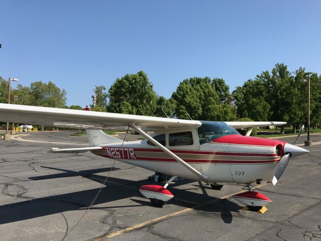 Cessna Skylane (N2577R)