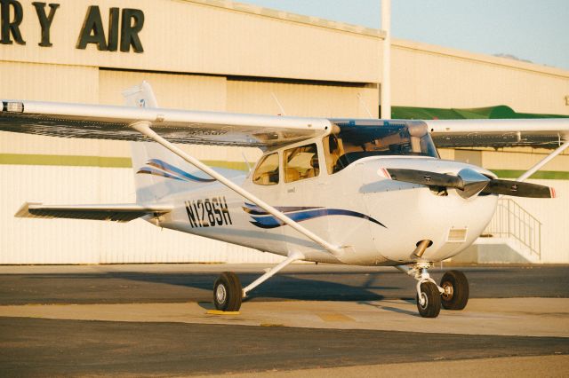 Cessna Skyhawk (N128SH)