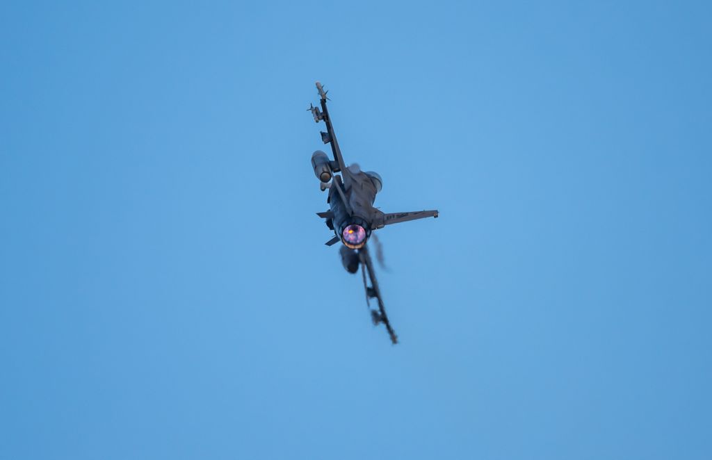 Lockheed F-16 Fighting Falcon —