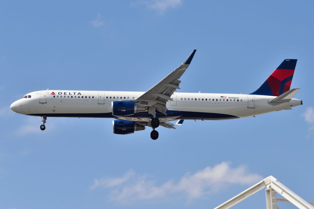 Airbus A321 (N110DX) - 23-L 04-23-21