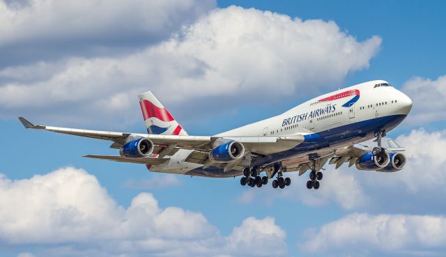 Boeing 747-400 (G-BNLV)