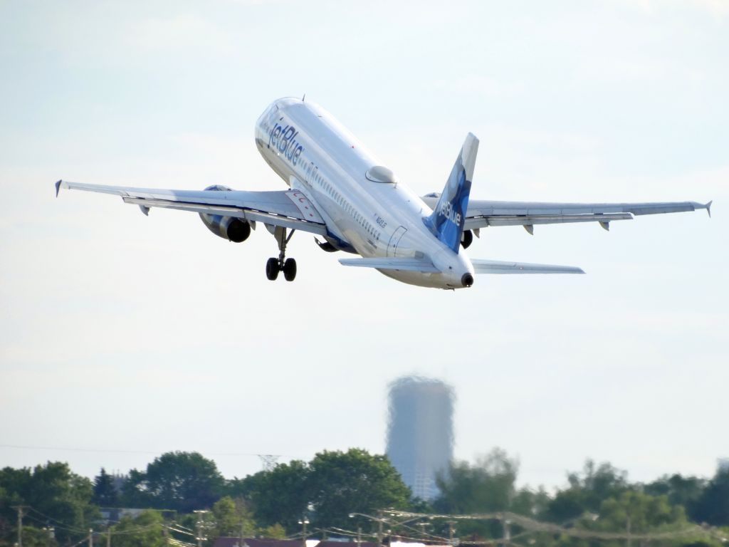 Airbus A320 (N649JB)