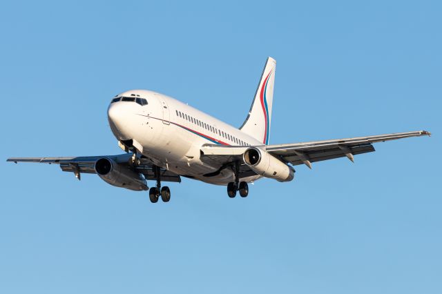 Boeing 737-200 (N467TW) - So happy I finally caught a 737-200, and in some great winter lighting! These AJI 732s have been coming to LAF quite often lately for basketball charters.