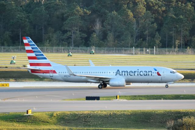 Boeing 737-800 (N967AN)