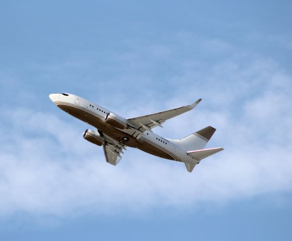 Boeing 737-700 (N720MM) - B737-7BC owned by the MGM Grand hotel in Las Vegas blasting out of KLAX