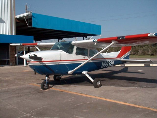 Cessna Skyhawk (N99329)