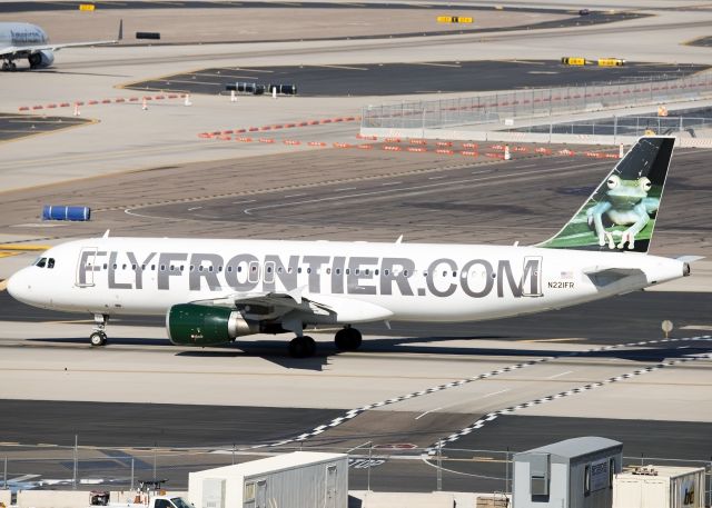 Airbus A320 (N221FR)