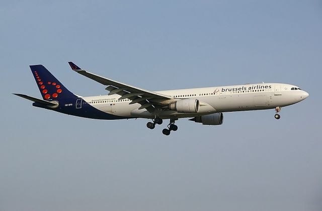 Airbus A330-300 (OO-SFO)