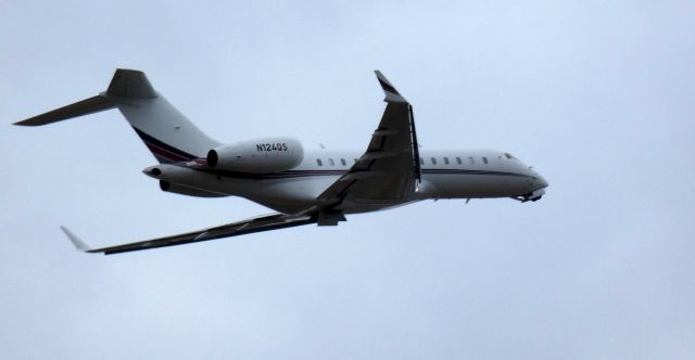 Bombardier Global Express (N124QS) - Shortly after departure is this 2023 Bombardier Global 6500 in the Winter of 2024.