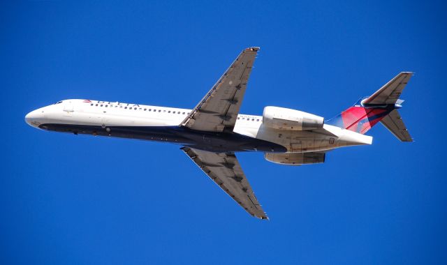 Boeing 717-200 (N906AT) - Taking off on a crystal clear afternoon!