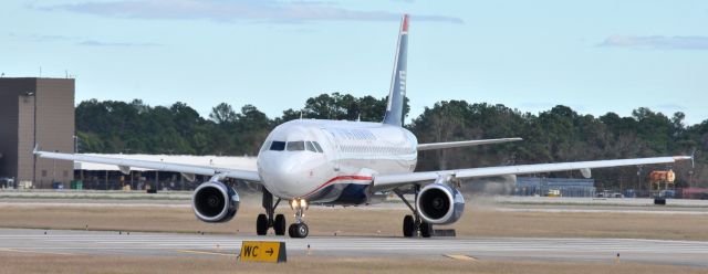 Airbus A320 (N677AW)