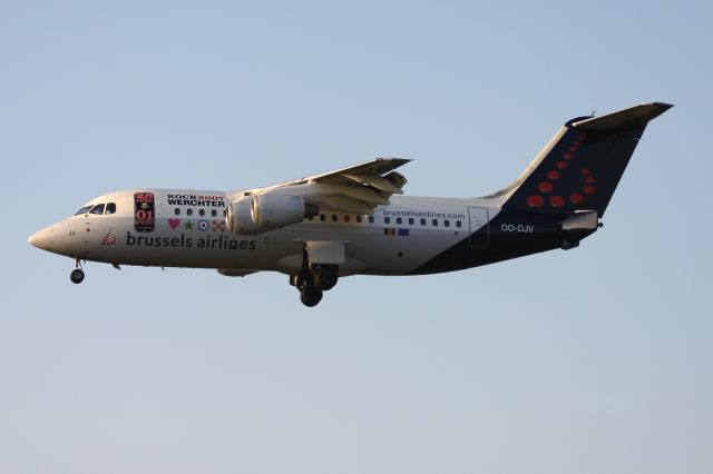 Avro RJ-100 Avroliner (OO-DJV)