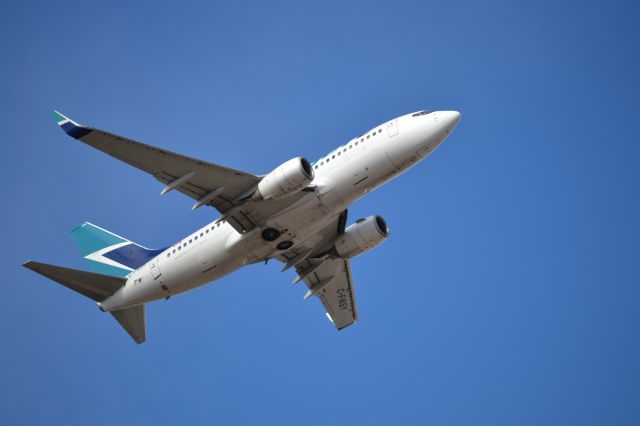 Boeing 737-700 (C-FWSY) - Taken shortly after takeoff from Runway 13 at CYWG (Winnipeg) Airport.