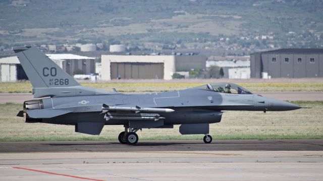 Lockheed F-16 Fighting Falcon (87-0268) - General Dynamics F-16C "Fighting Falcon" assigned to the 120th Fighter Squadron taxiing to runway 17R at Colorado Springs Municipal Airport, Colorado