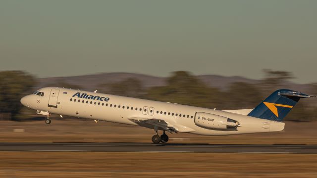 Fokker 100 (VH-UQF)