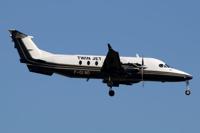 Beechcraft 1900 (F-GLND)