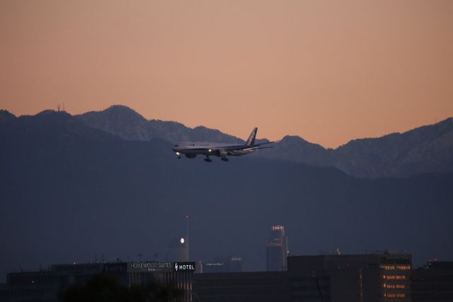 BOEING 777-300ER —