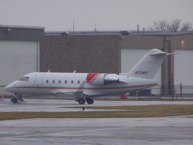 Canadair Challenger (N72WY) - Cincinnati based Challenger N72WY CL60 (5394) sat on a wet ramp at Lunken (KLUK) in 2007...Photo by Mike Day