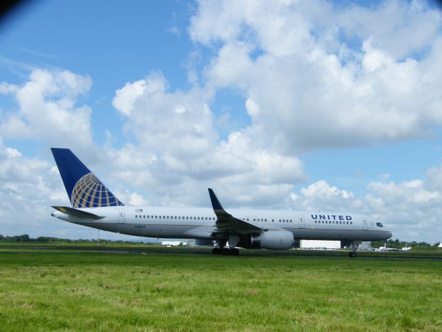 Boeing 757-200 (N18119) - N18119 B757 2WL DEP TO NEWARK AS COA 25 ON   28-08-2011