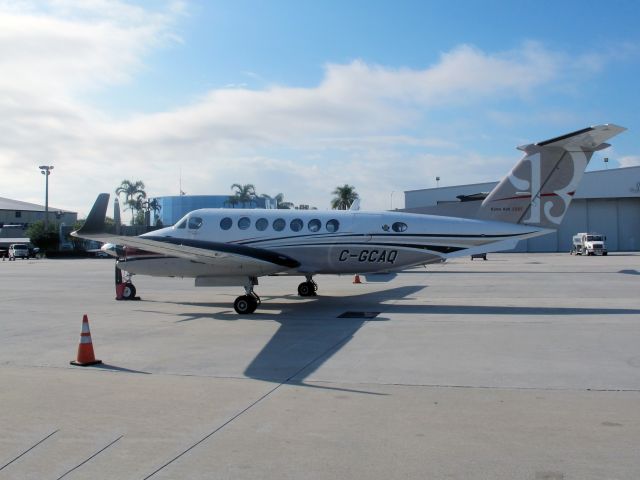 Beechcraft Super King Air 350 (C-GCAQ) - A guest from Canada - welcome to the US!