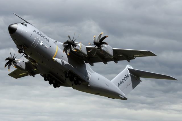 AIRBUS A-400M Atlas (F-WWWZ) - Airbus Military A400M, departs Farnbough Air Show.