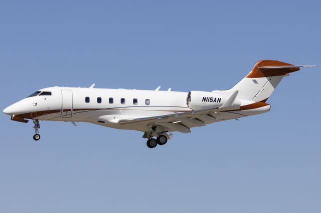 Bombardier Challenger 300 (N115AN)