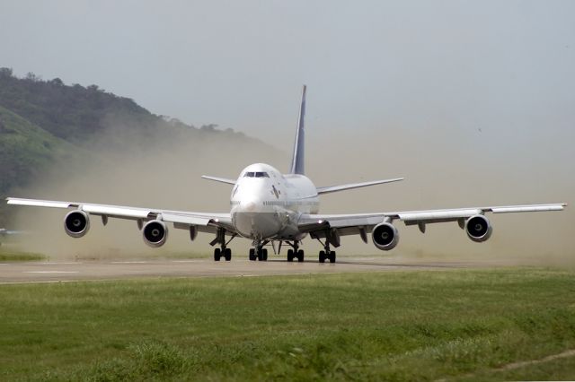 Boeing 747-200 (SX-TIC)