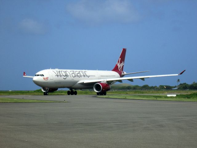 Airbus A330-300 (G-VINE)