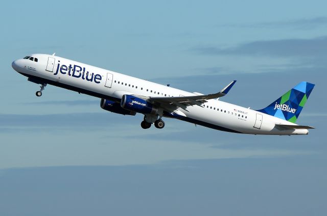 Airbus A321 (N968JT) - Mint for Each Other headed for San Francisco