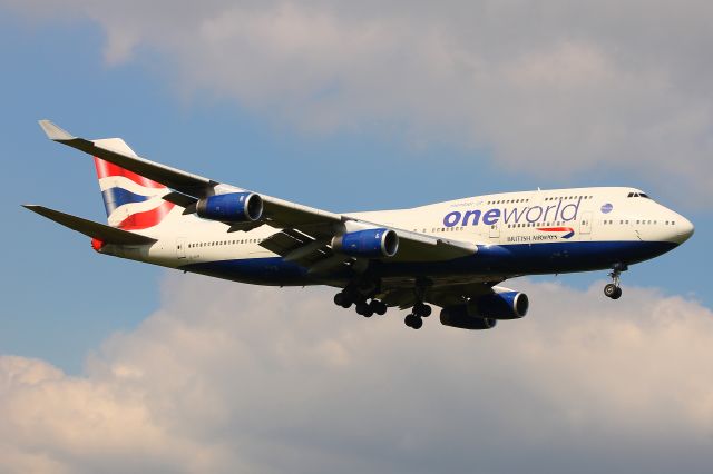 Boeing 747-400 (G-CIVP) - London Heathrow, 12/09/14. Landing on runway 09L. Photo taken from the grass hill just near T5.