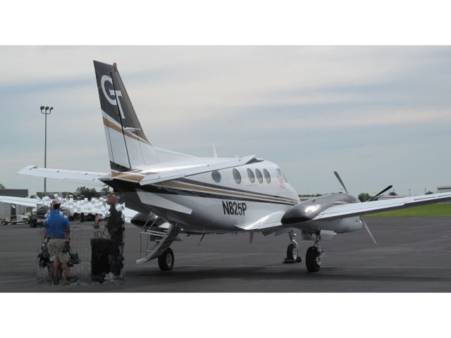 Beechcraft King Air 90 (N825P)