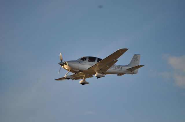 Cirrus SR-22 (N811EX)