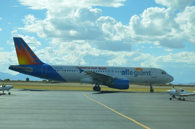 Airbus A320 (N225NV) - Taxiing to the ramp with the Toledo football team onboard to play against BYU.