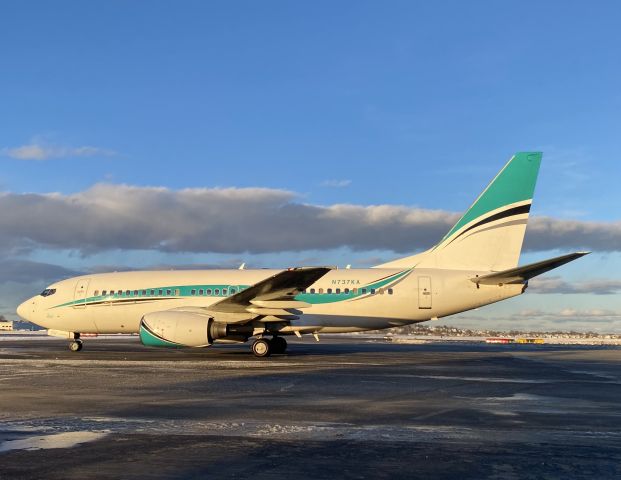 Boeing 737-700 (N737KA) - Kaiser -NHL Sharks Charter