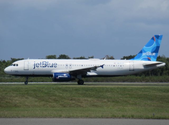 Airbus A320 (N636JB)