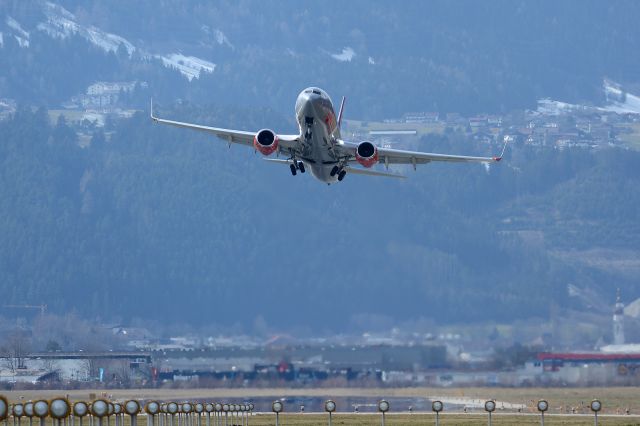Boeing 737-800 (G-JZHW)
