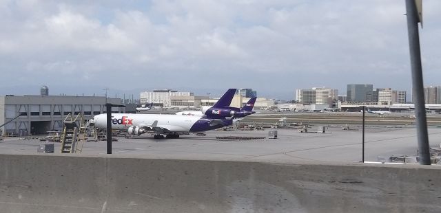 Boeing MD-11 — - CONTACTO EN CARGO FEDEX KLAX