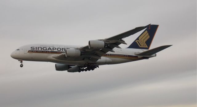 Airbus A380-800 (9V-SKL)